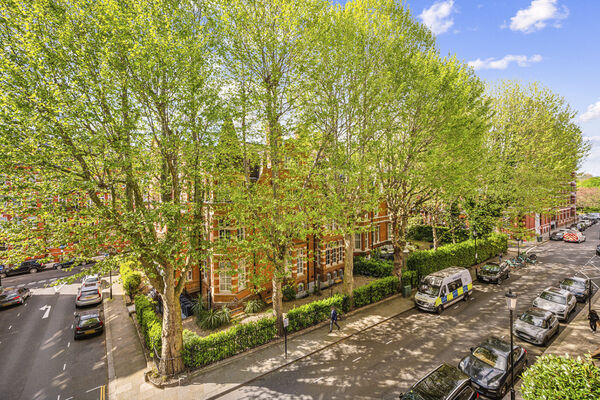 London's Most Prestigious Residential Neighbourhoods: Where Billionaires Vie for Entry
