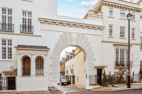 Belgravia: A Global Love Affair With Elegance and Prestige