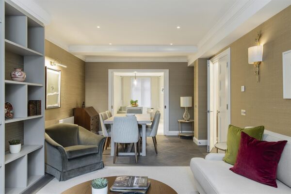 Knightsbridge Prime Property Identifies The Trend For London’s Visitors Taking Short Term Let’s Over Premium Hotel’s Like The Dorchester. Even The World's Wealthy Are Watching The Pennies!