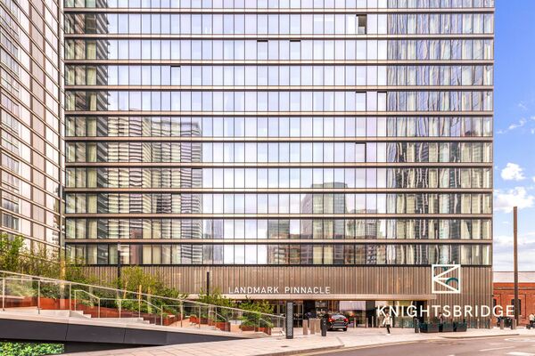 London’s Tallest residential tower |  Landmark Pinnacle, Canary Wharf