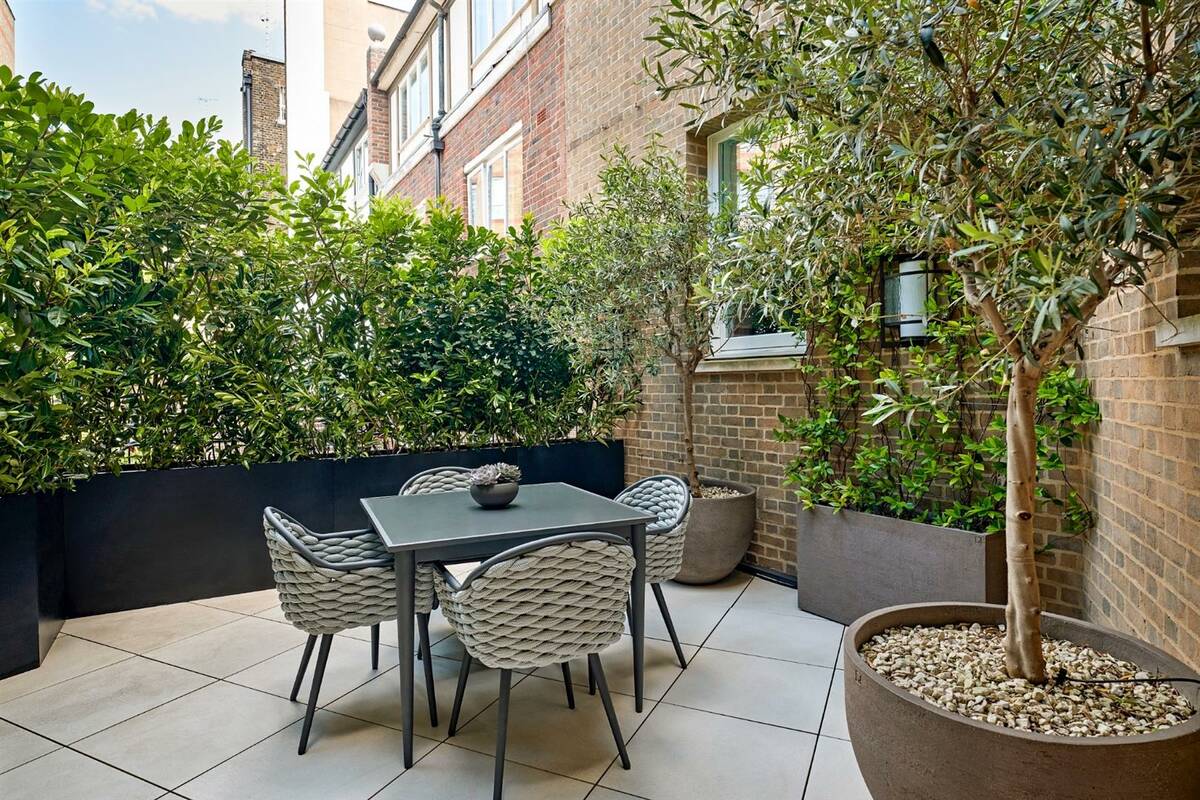 Photo #12 of the Hans Place, SW1X