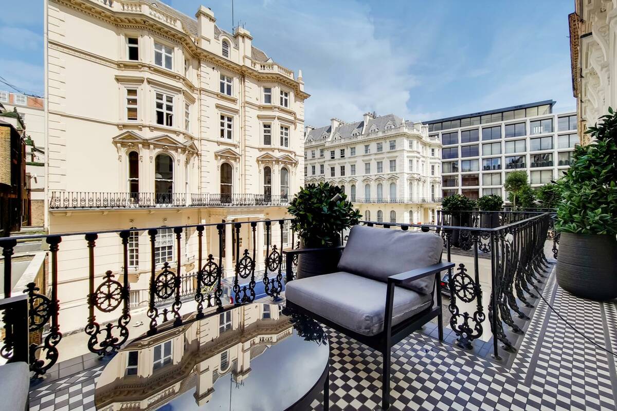 Photo #6 of the Prince Of Wales Terrace, London, W8