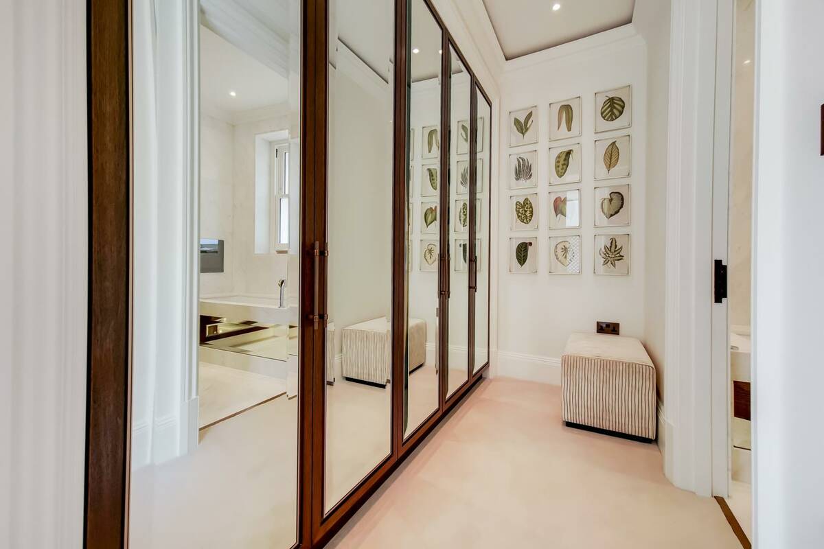 Photo #13 of the Prince Of Wales Terrace, London, W8
