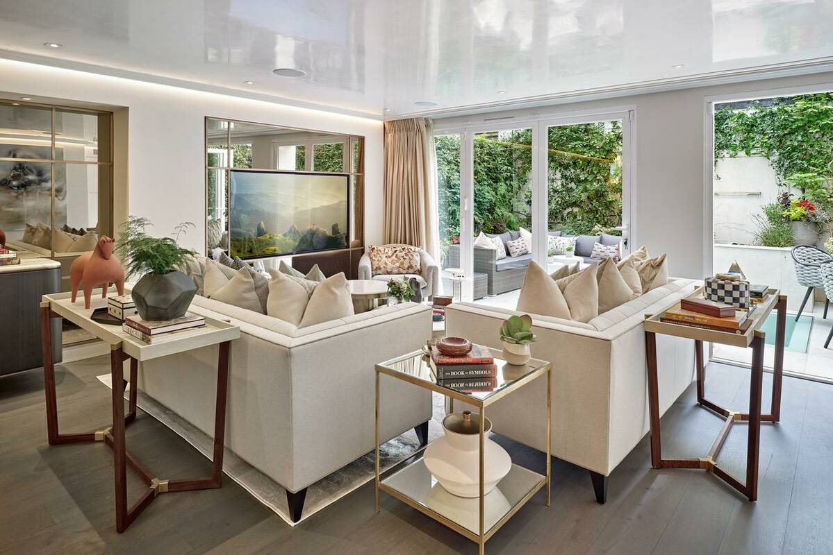 Photo #1 of the Herbert Crescent, London, SW1X