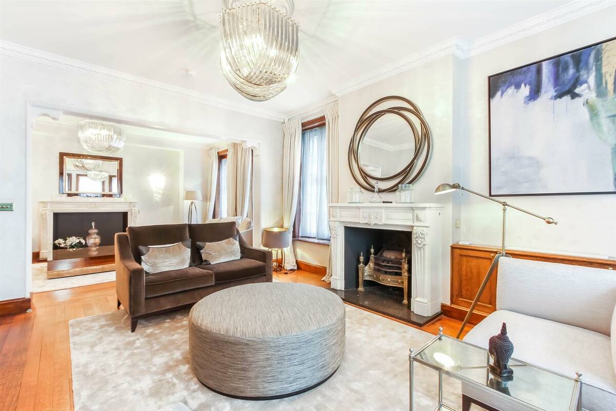 Photo #1 of the Upper Brook Street, London, W1K