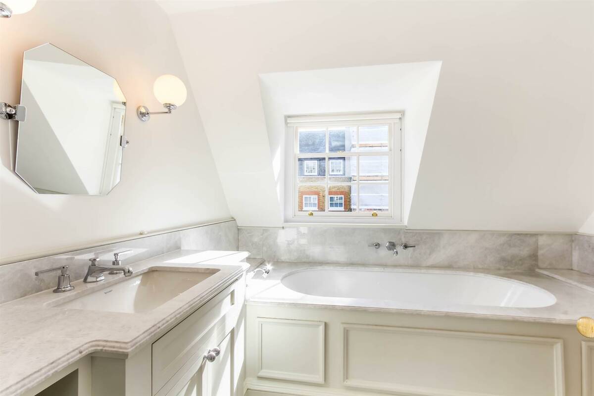 Photo #15 of the Upper Brook Street, London, W1K