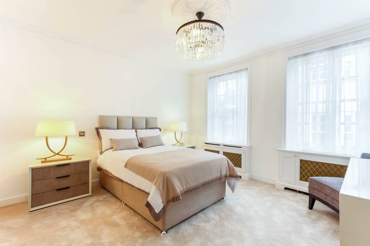 Photo #12 of the Upper Brook Street, London, W1K