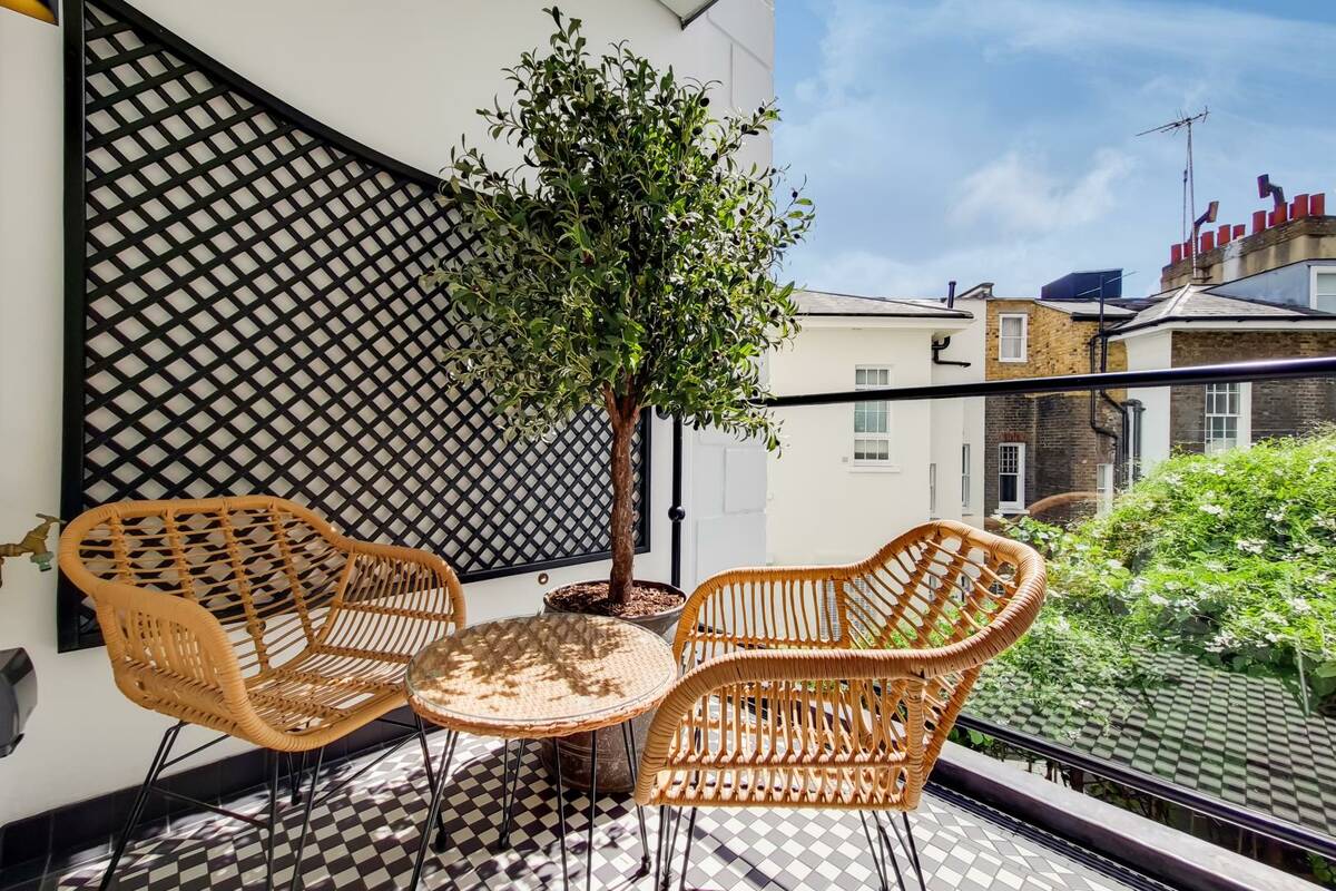 Photo #9 of the Prince Of Wales Terrace, London, W8