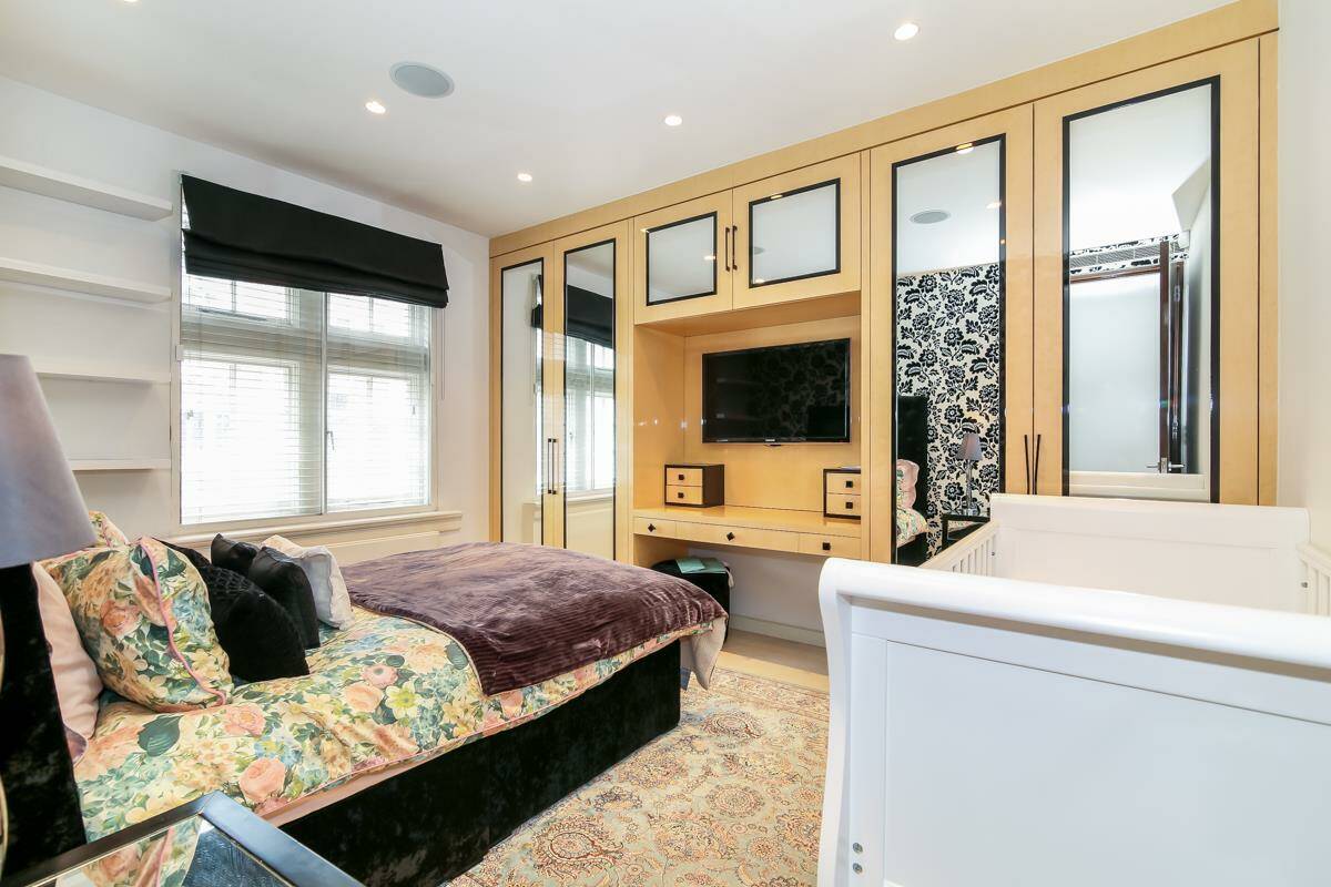 Photo #15 of the Knightsbridge, Parkside Knightsbridge, SW1X
