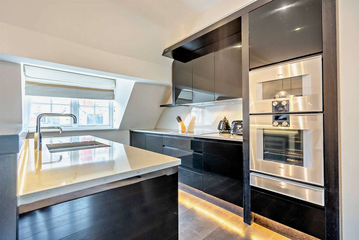 Photo #4 of the Duke Street, London, W1K
