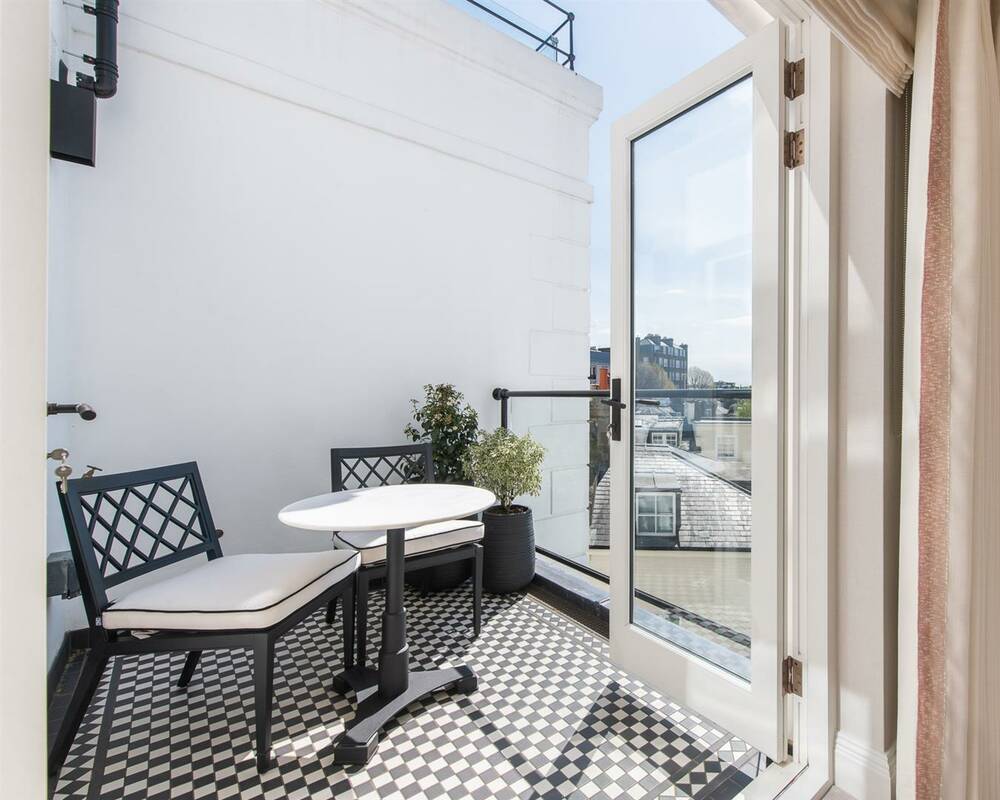 Photo #16 of the Prince Of Wales Terrace, London, W8