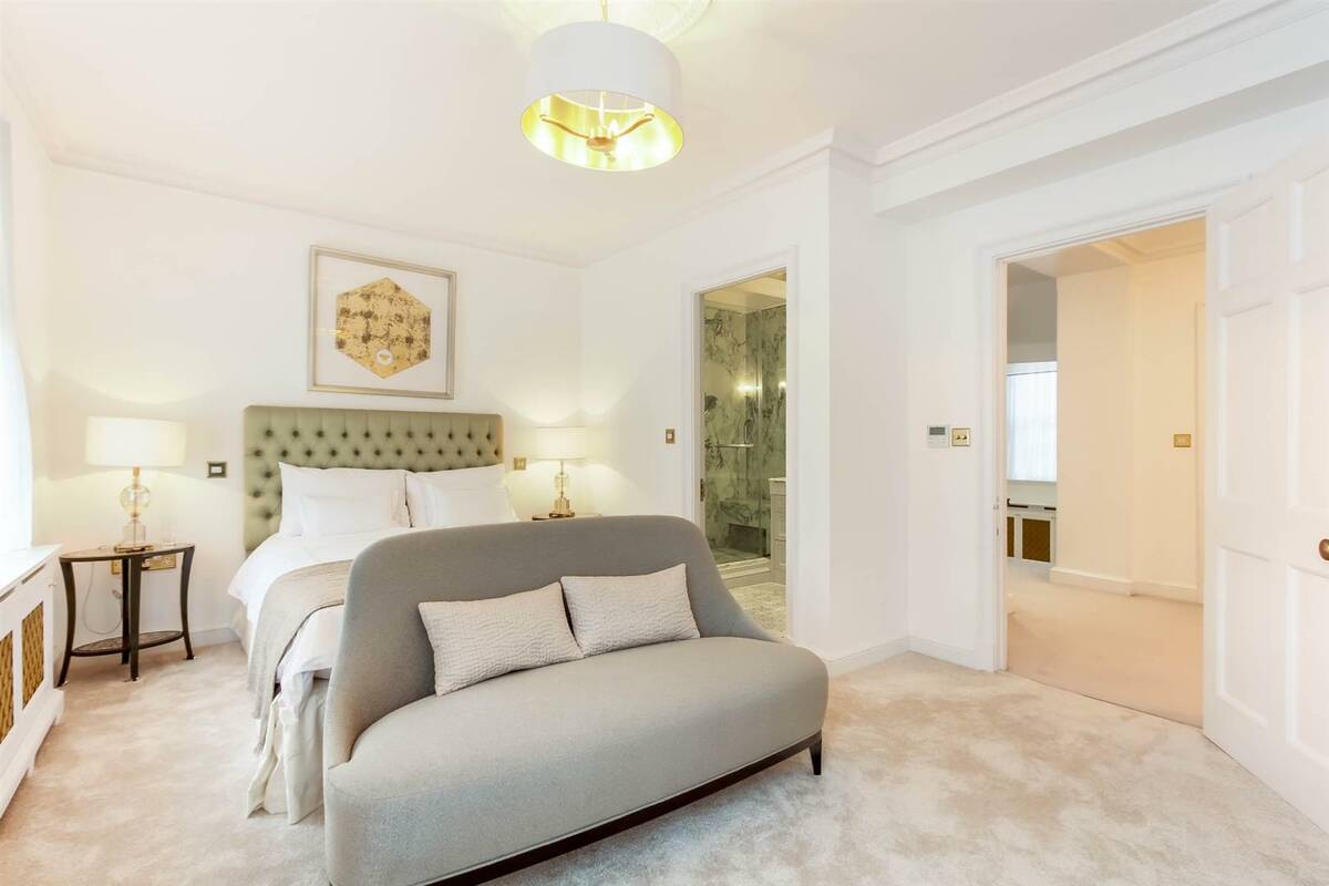 Photo #9 of the Upper Brook Street, London, W1K