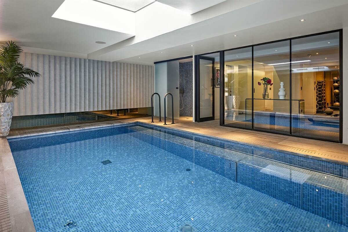 Photo #16 of the Herbert Crescent, London, SW1X