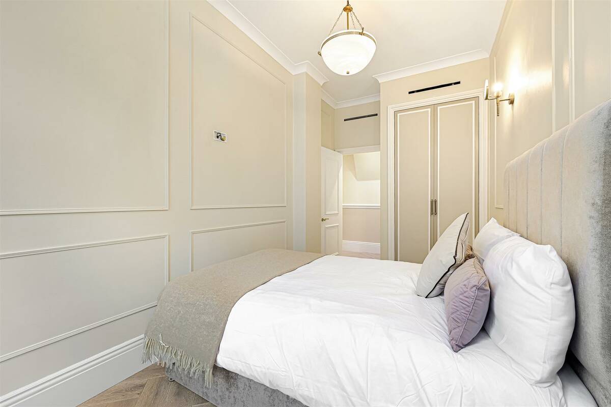 Photo #10 of the Hans Road, London, SW3