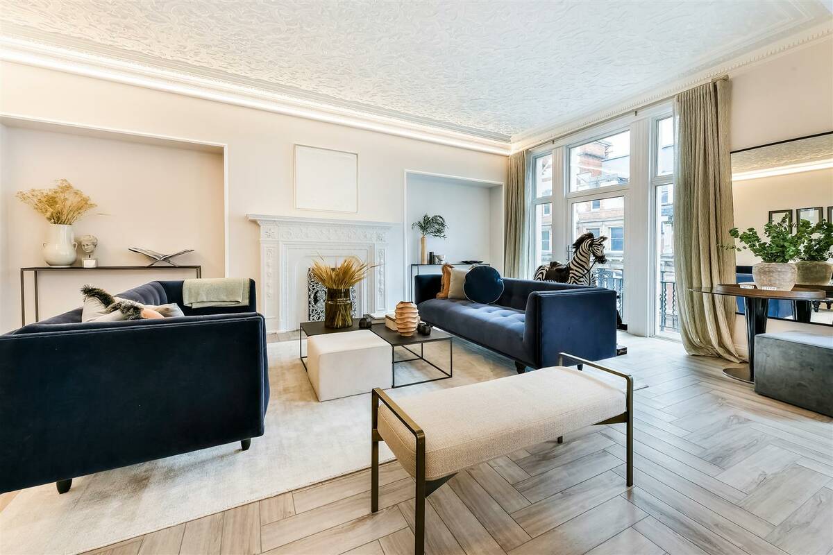 Photo #6 of the Knightsbridge, Wellington Court, SW1X