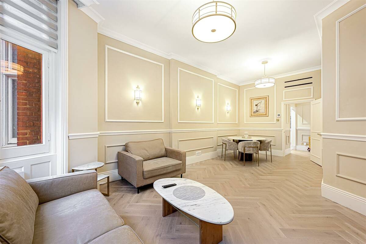 Photo #5 of the Hans Road, London, SW3