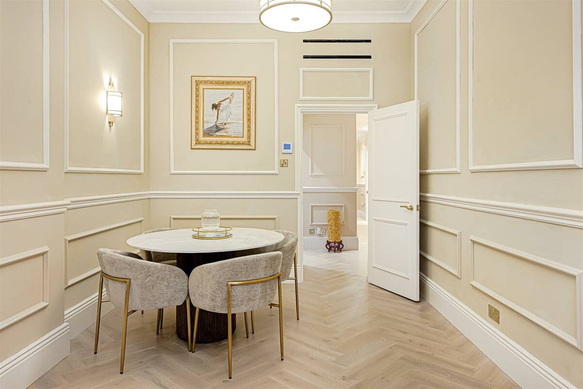 Photo #6 of the Hans Road, London, SW3