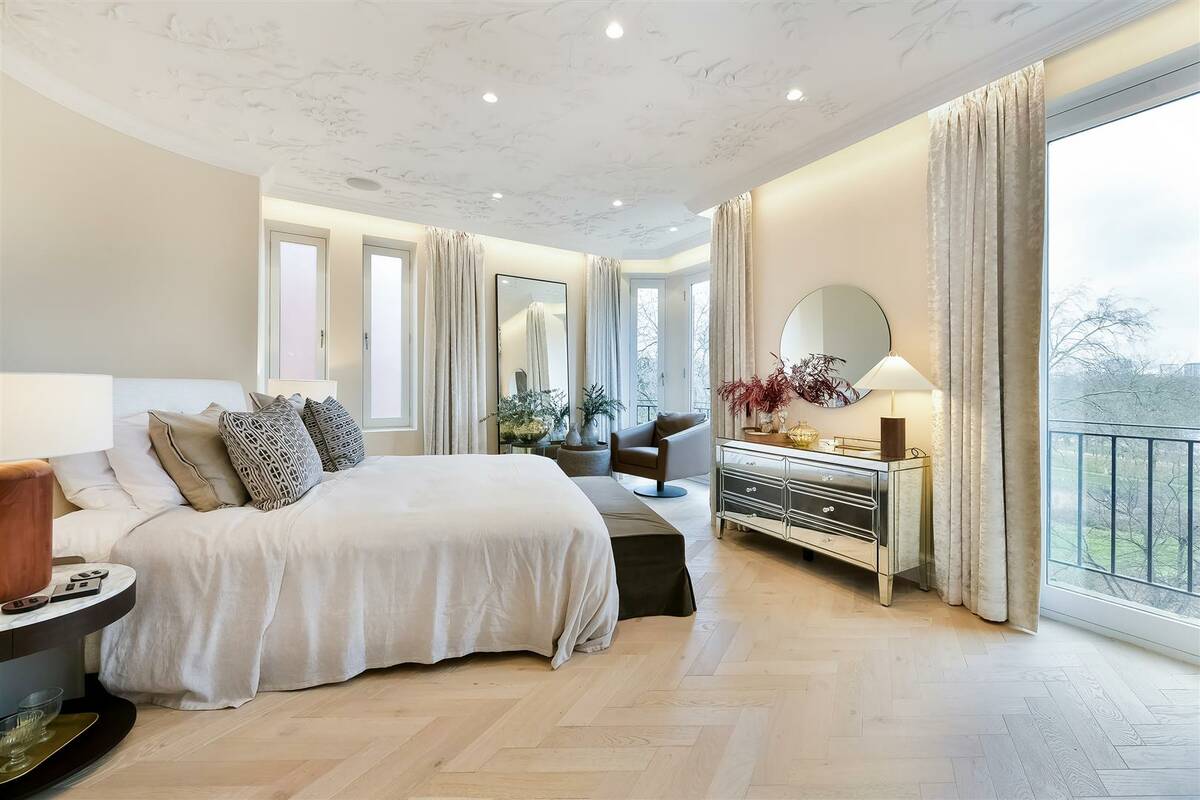 Photo #20 of the Knightsbridge, Wellington Court, SW1X