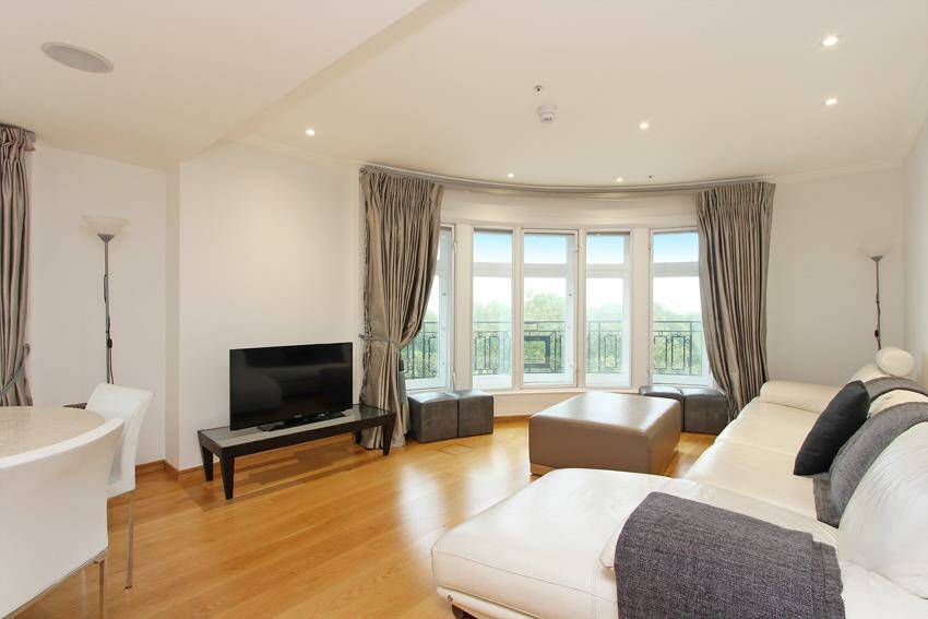 Photo #2 of the North Row, London, W1K