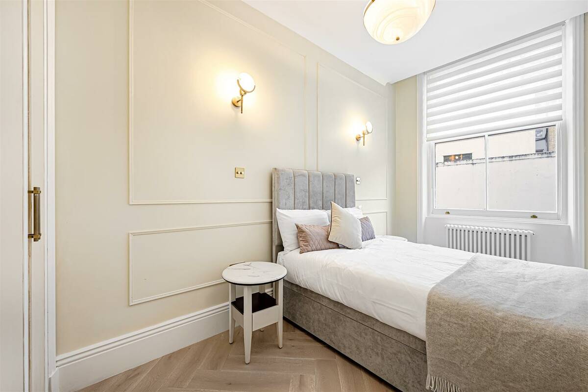 Photo #11 of the Hans Road, London, SW3