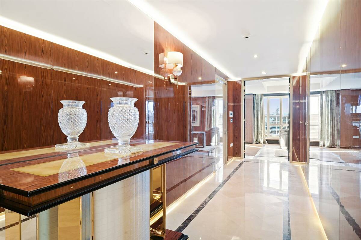 Photo #9 of the Lancelot Place, London, SW7