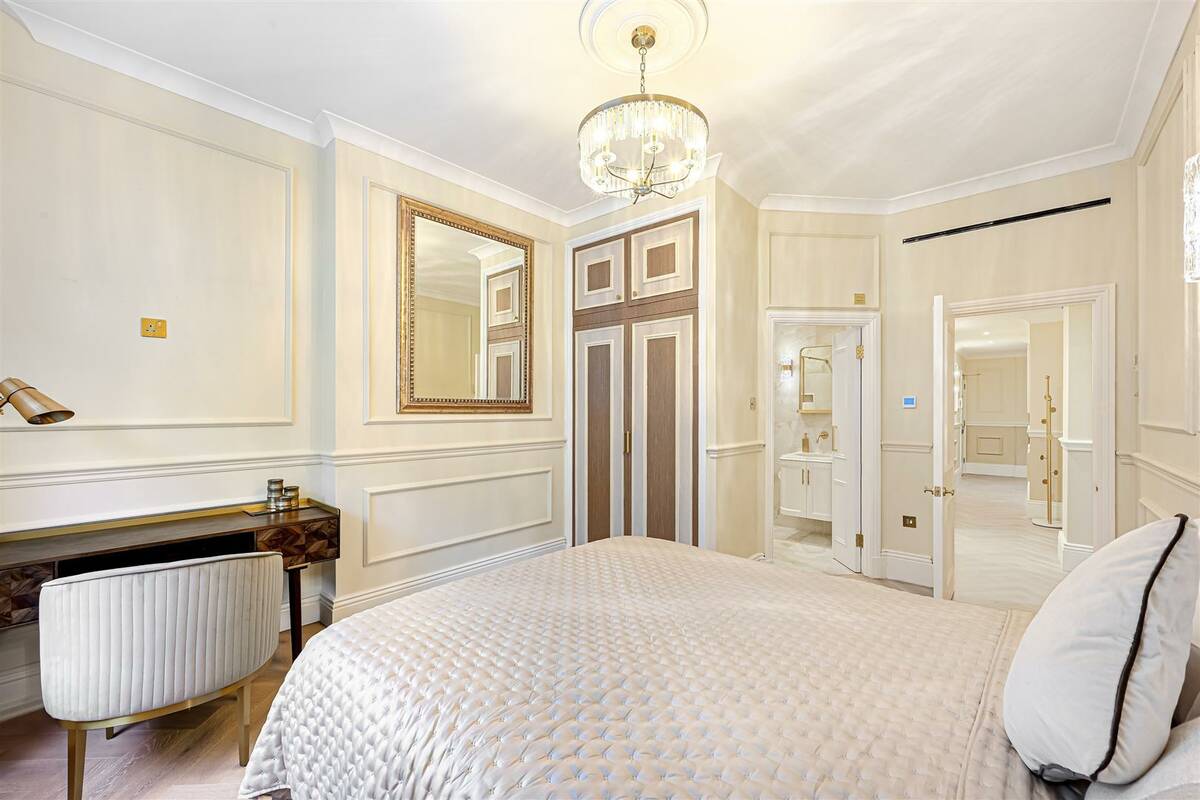 Photo #12 of the Hans Road, London, SW3