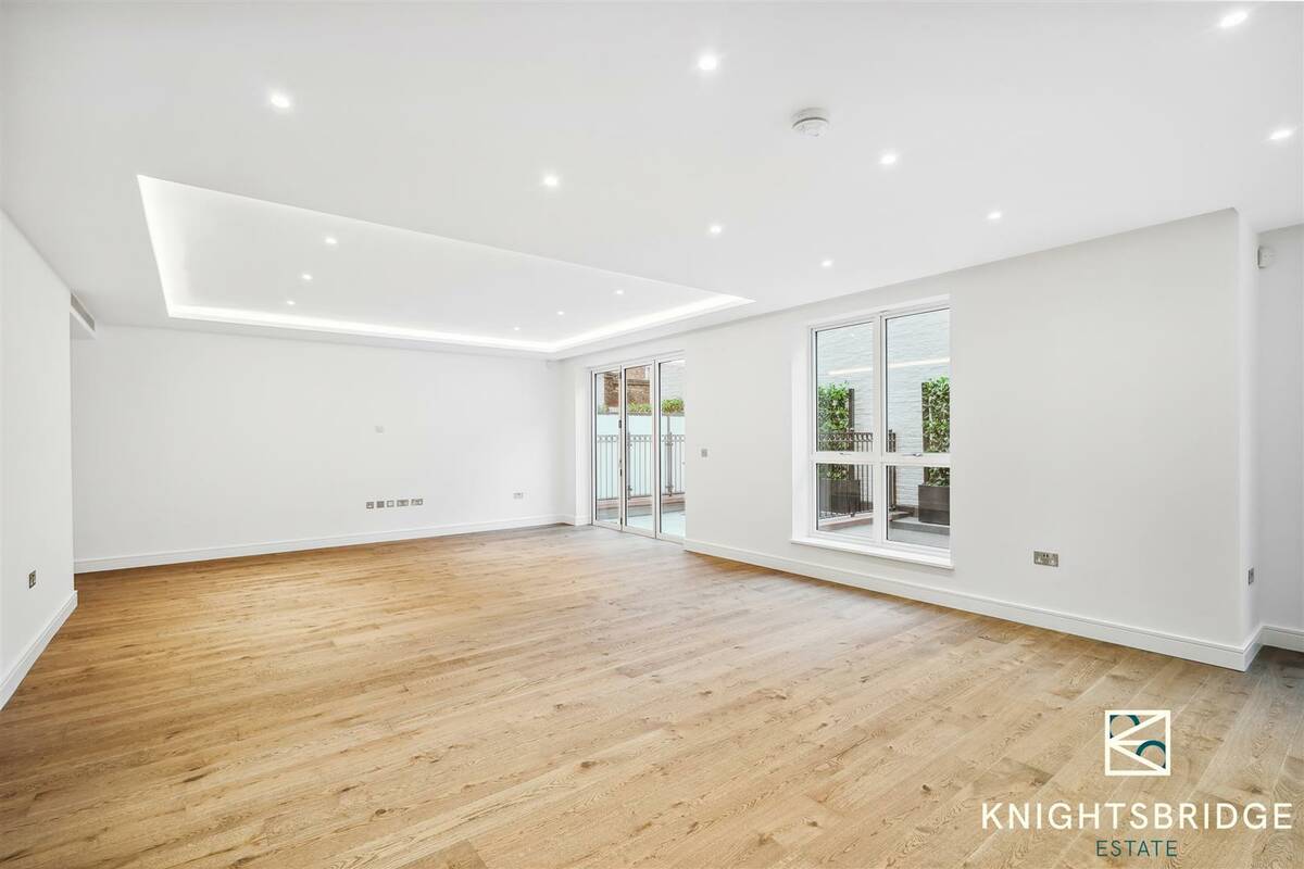 Photo #8 of the Bayswater Road, London, W2