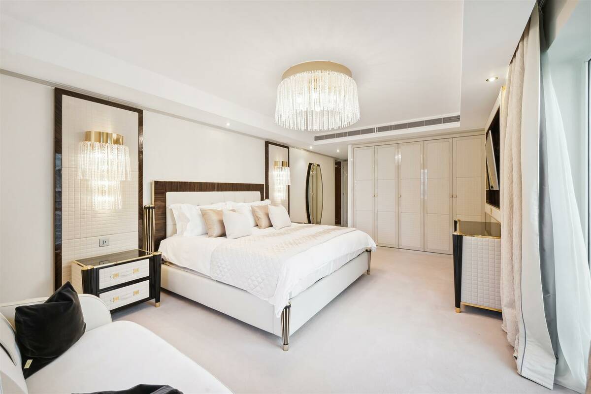 Photo #12 of the Lancelot Place, London, SW7
