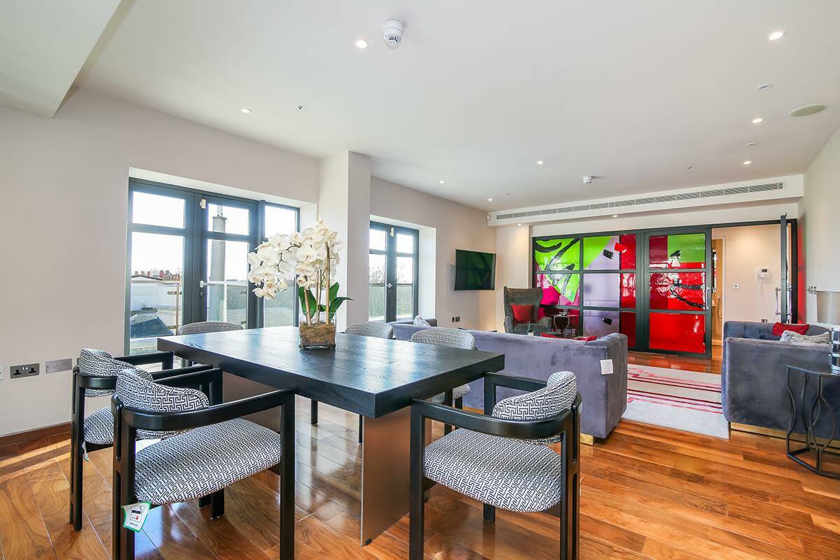 Photo #6 of the North Row, London, W1K