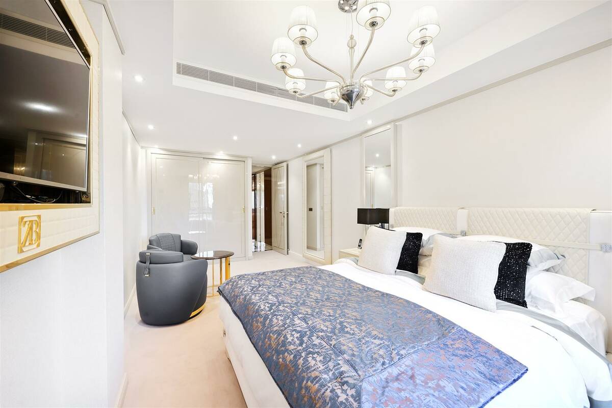 Photo #16 of the Lancelot Place, London, SW7