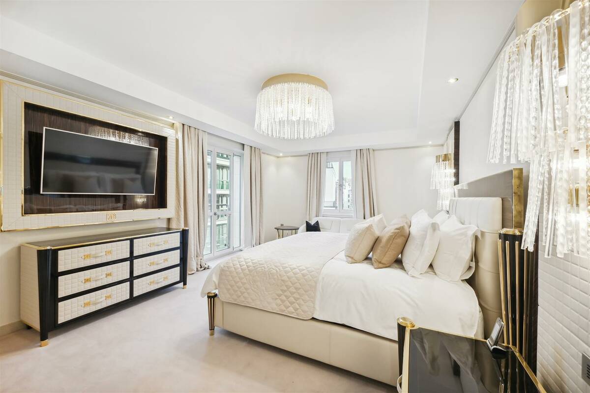 Photo #13 of the Lancelot Place, London, SW7
