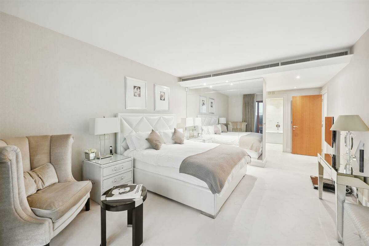 Photo #9 of the Lancelot Place, London, SW7