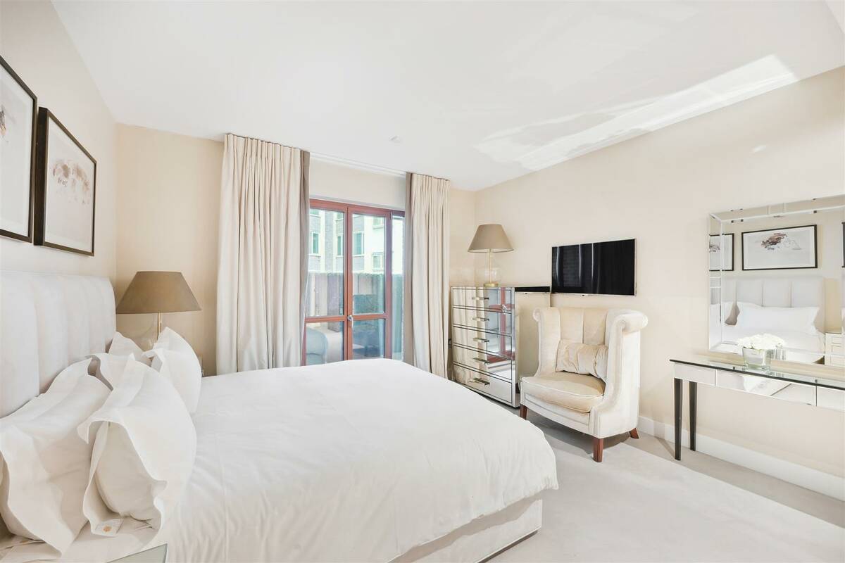 Photo #15 of the Lancelot Place, London, SW7
