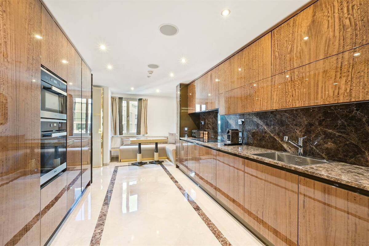 Photo #8 of the Lancelot Place, London, SW7