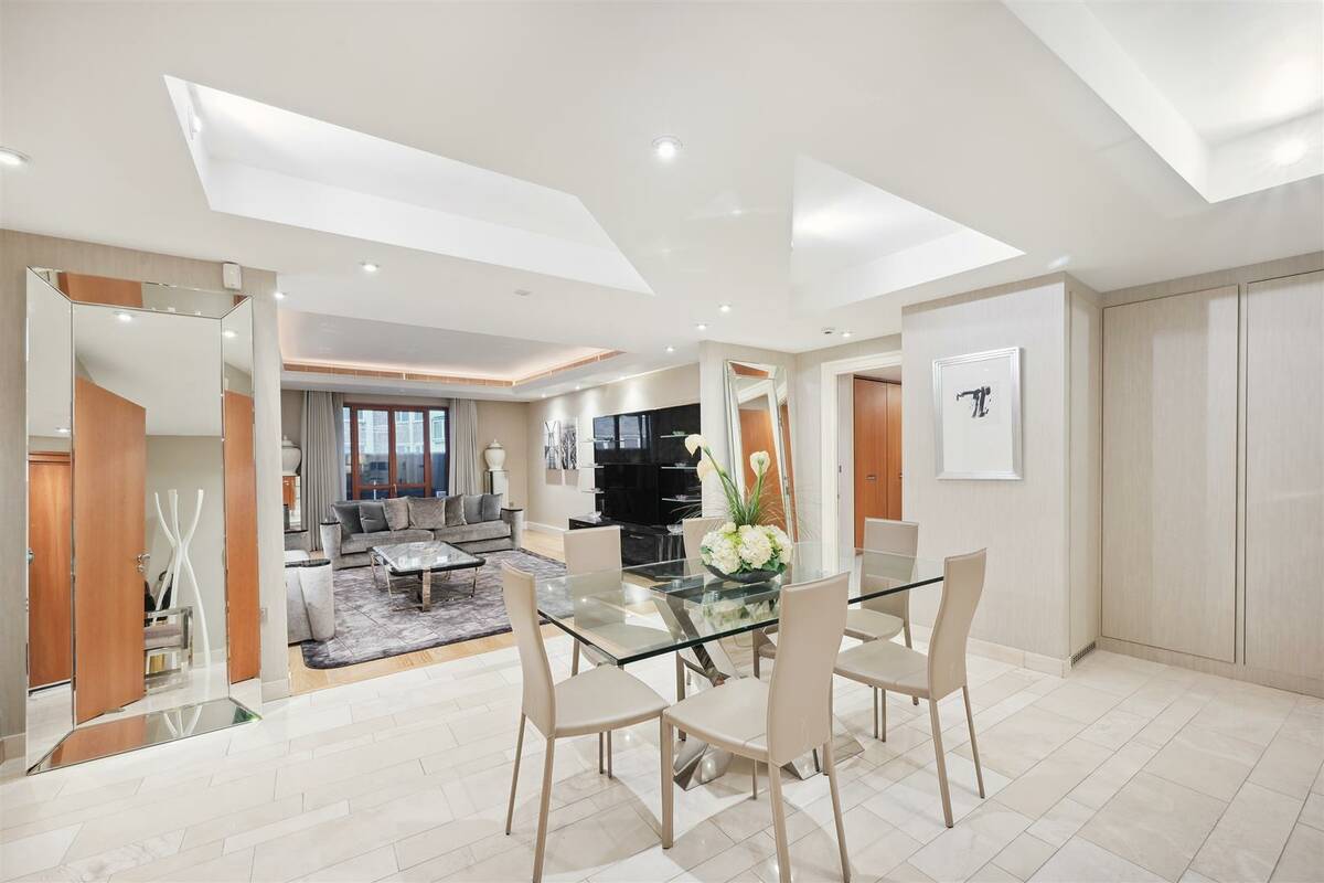 Photo #5 of the Lancelot Place, London, SW7