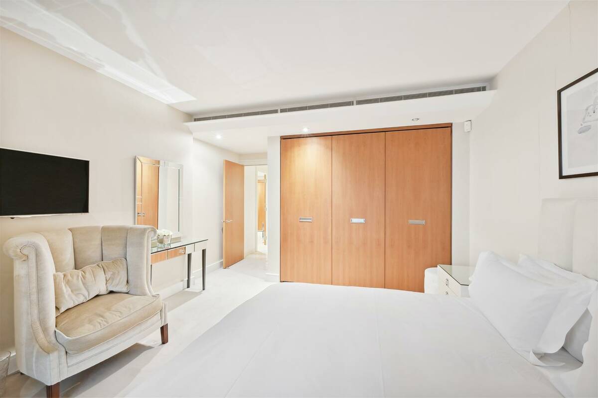 Photo #14 of the Lancelot Place, London, SW7