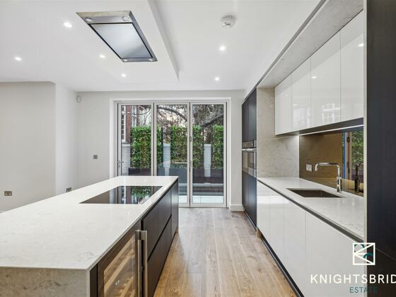Photo #1 of Bayswater Road, London, W2