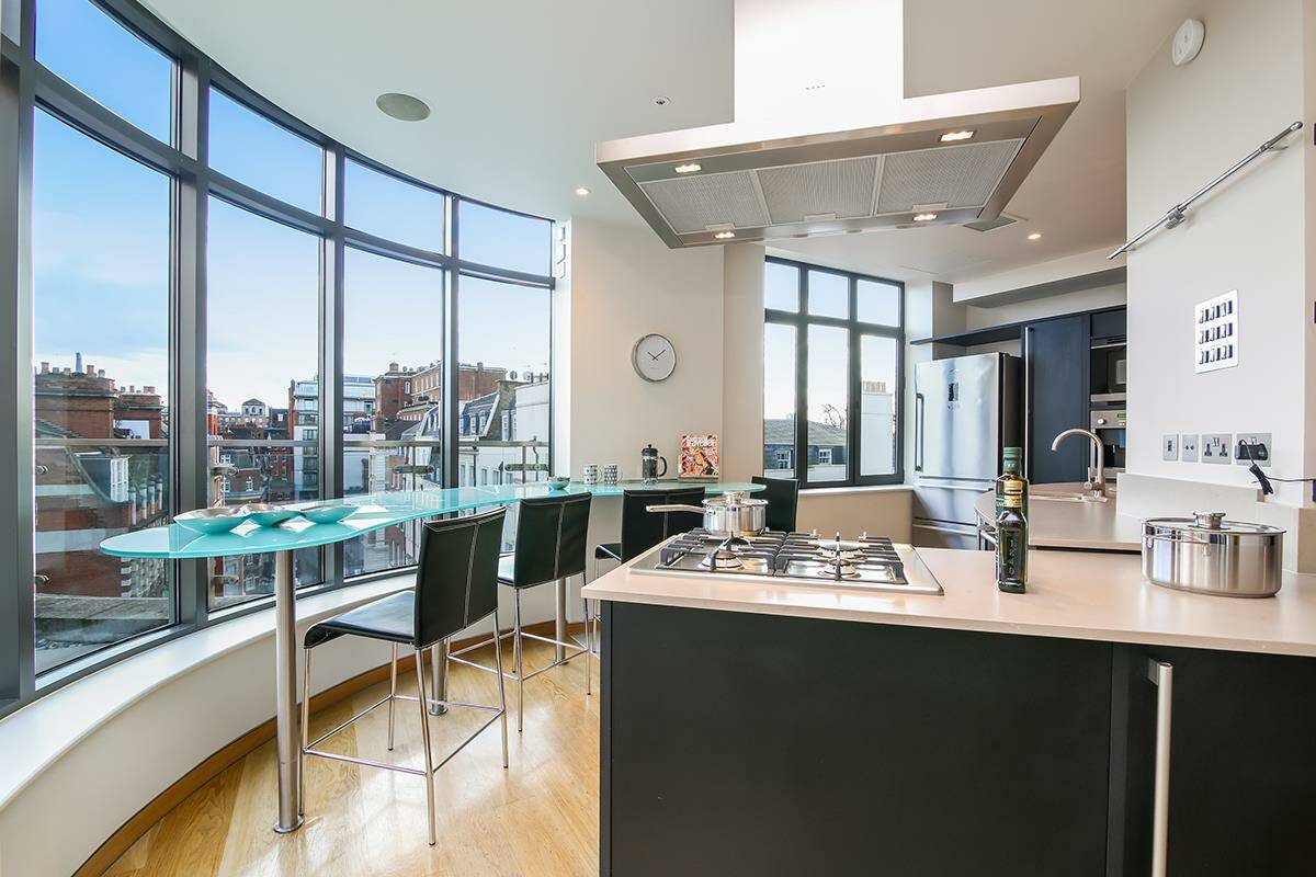 Photo #3 of the North Row, London, W1K