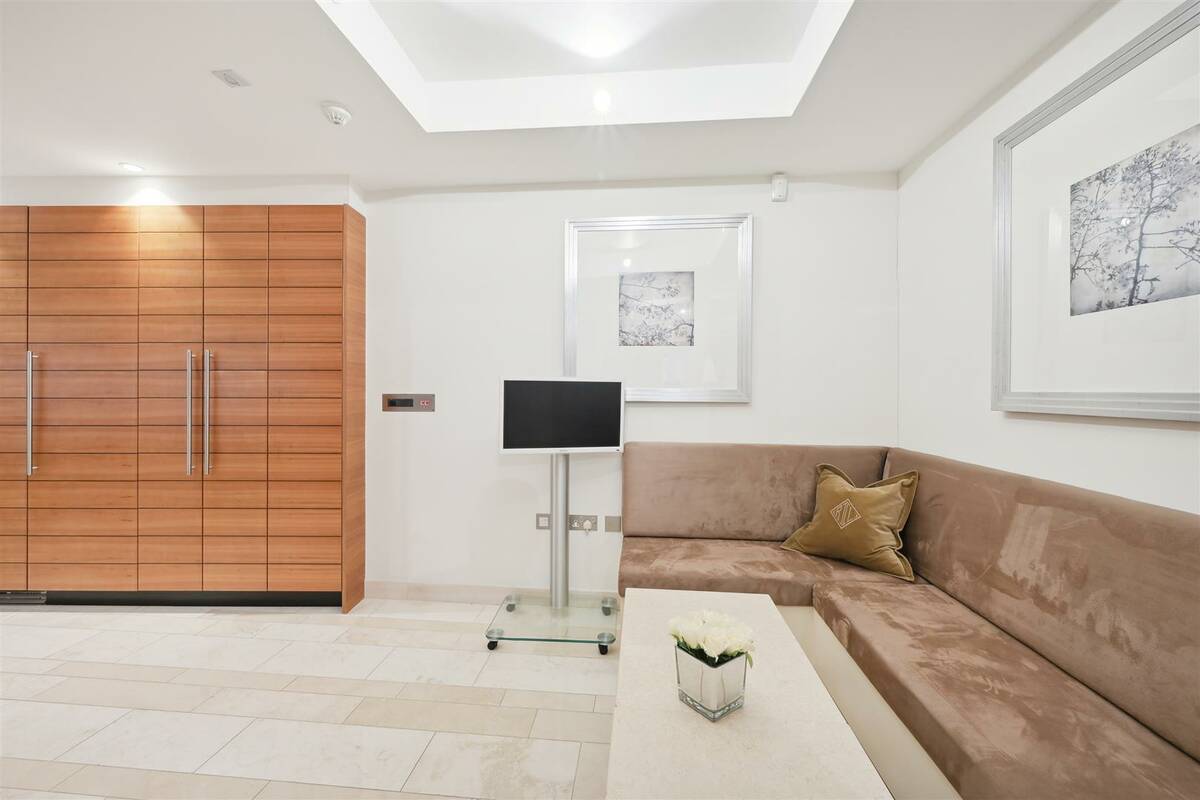 Photo #7 of the Lancelot Place, London, SW7