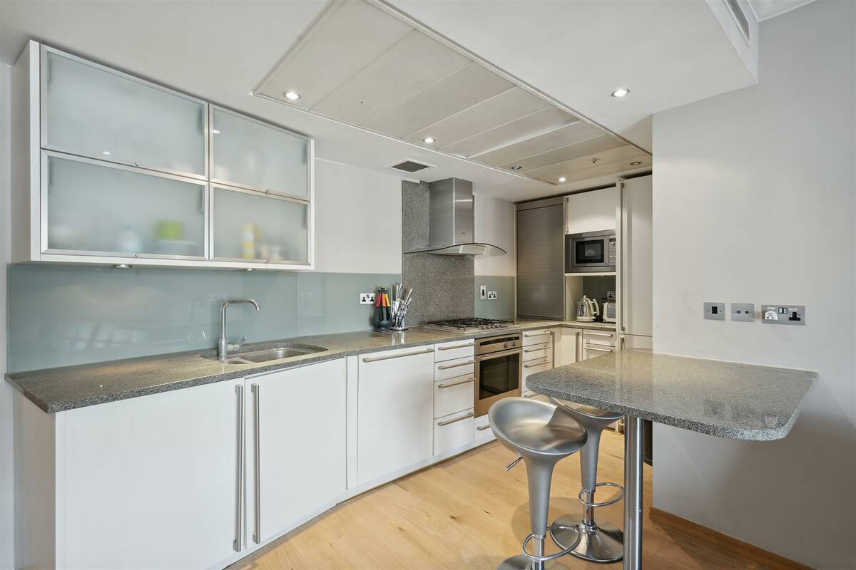 Photo #2 of the North Row, London, W1K