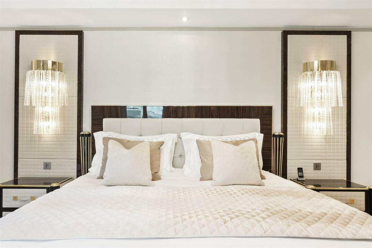 Photo #15 of the Lancelot Place, London, SW7