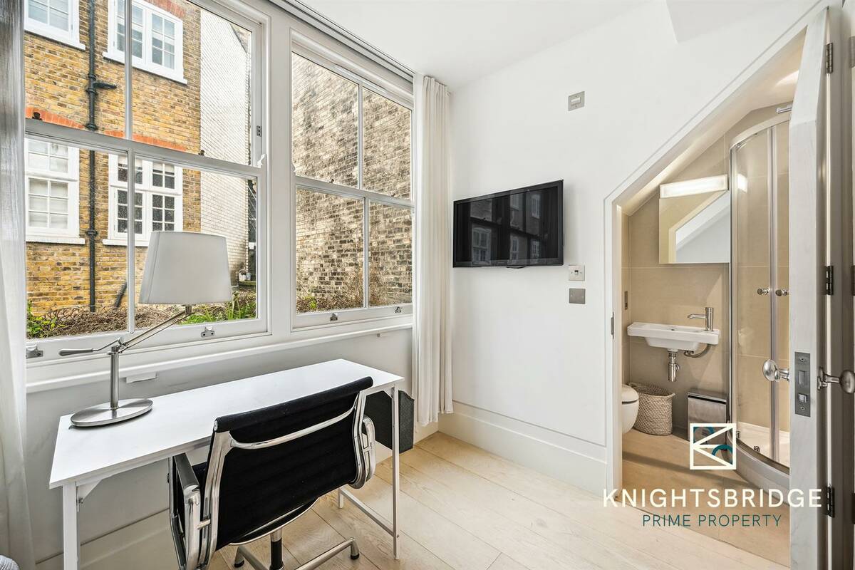 Photo #14 of the Adams Row, London, W1K