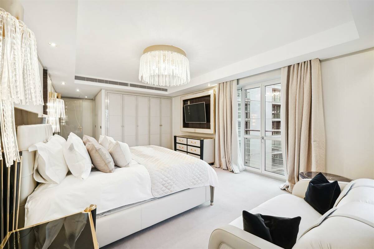 Photo #14 of the Lancelot Place, London, SW7