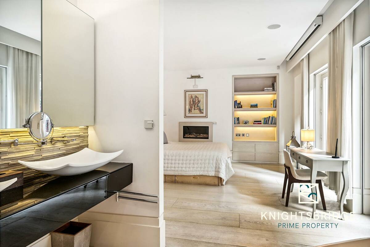 Photo #10 of the Adams Row, London, W1K