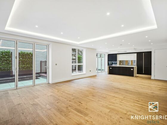 Photo #2 of Bayswater Road, London, W2