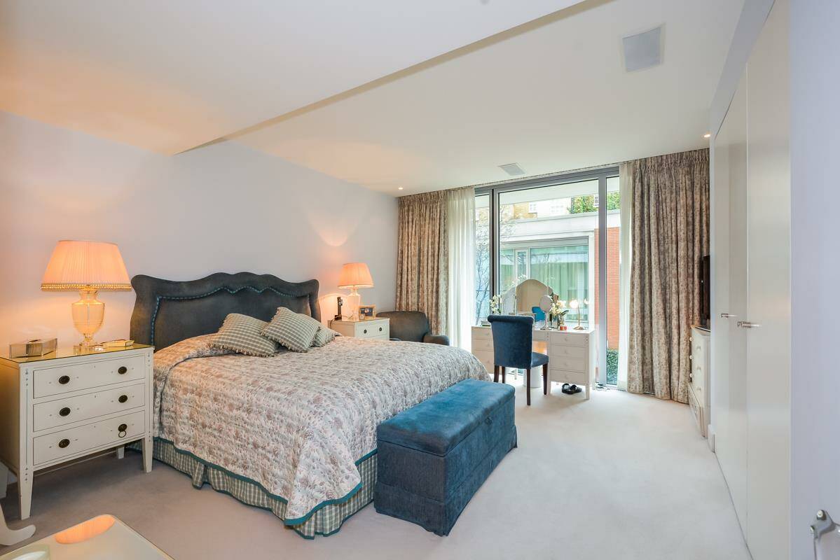 Photo #6 of the Knightsbridge, The Knightsbridge Apartments, SW7