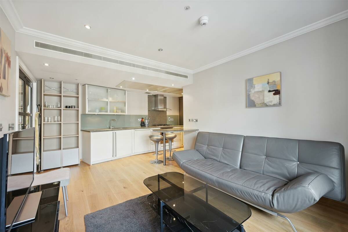 Photo #4 of the North Row, London, W1K