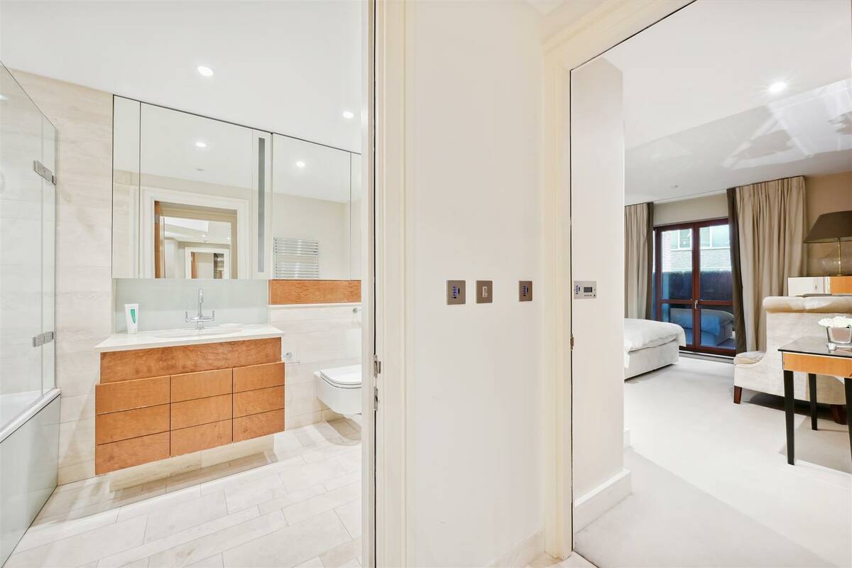 Photo #12 of the Lancelot Place, London, SW7