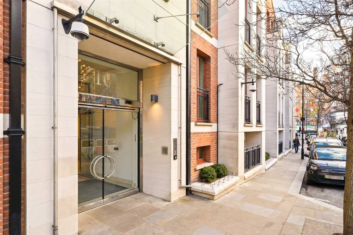 Photo #20 of the Lancelot Place, London, SW7