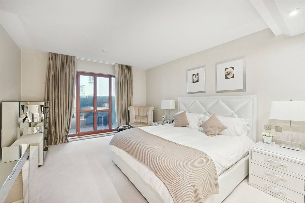 Photo #8 of the Lancelot Place, London, SW7